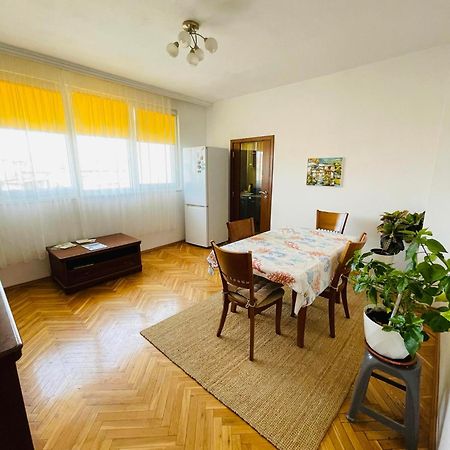 Sunny Cozy Flat In The Centre, Close To Beach, 4 Rooms, 105Sqm Varna Dış mekan fotoğraf